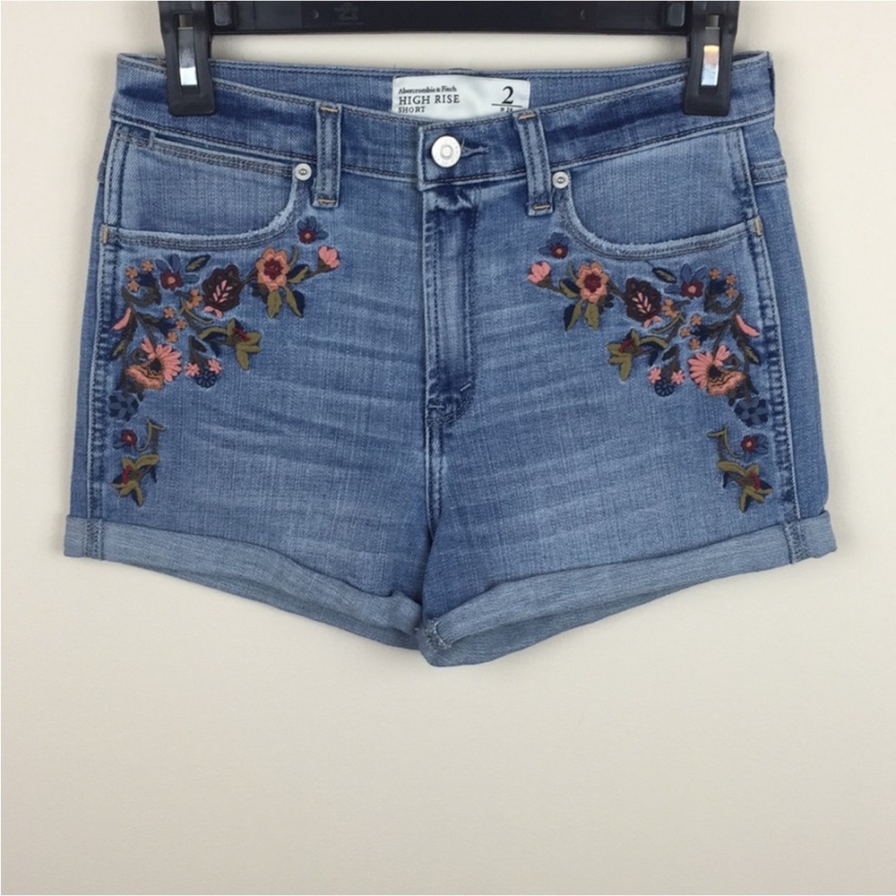 Abercrombie & Fitch – Embroidered Floral High Rise Jean Shorts